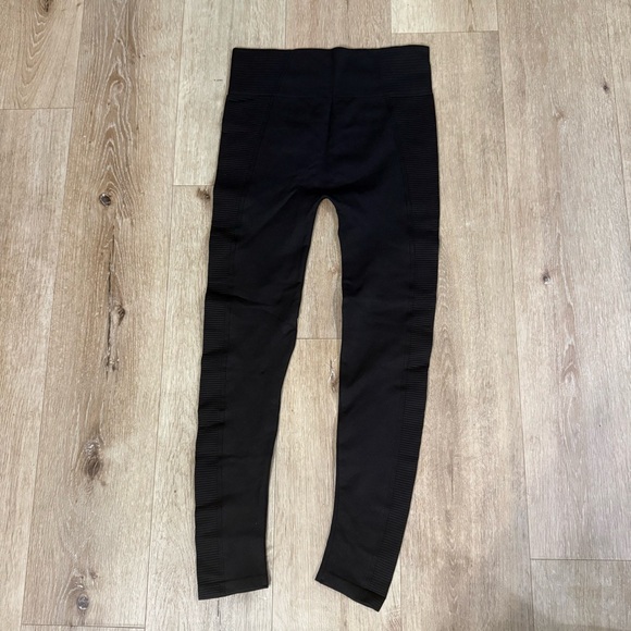Bozzolo Black Kids Seamless Ribbed Leggings - Picture 4 of 4